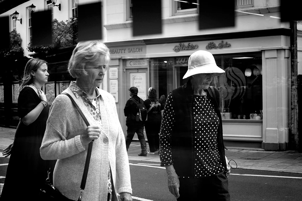 Scène de rue à Saint-Hélier sur l’île de Jersey, photographie de Pablo Arce