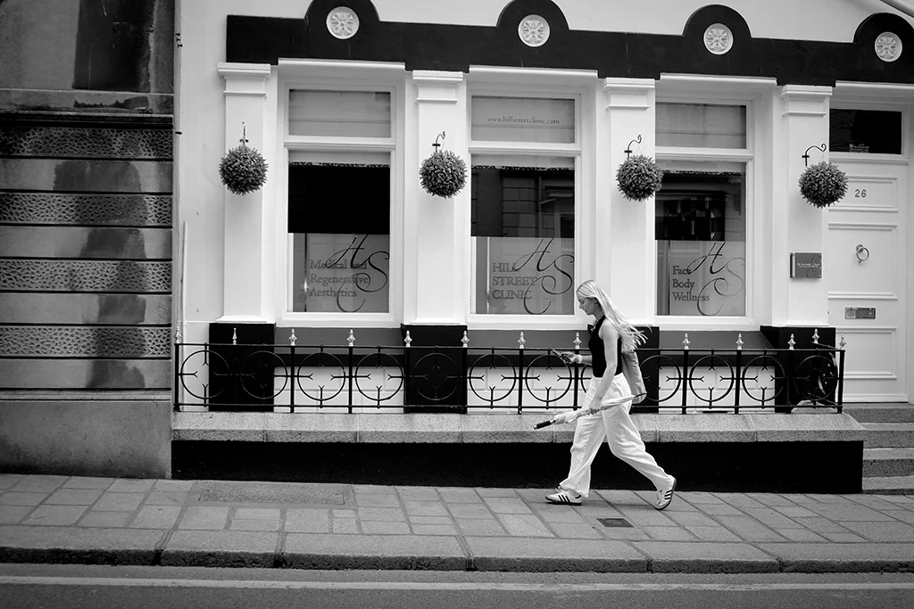 Scène de rue à Saint-Hélier sur l’île de Jersey, photographie de Pablo Arce