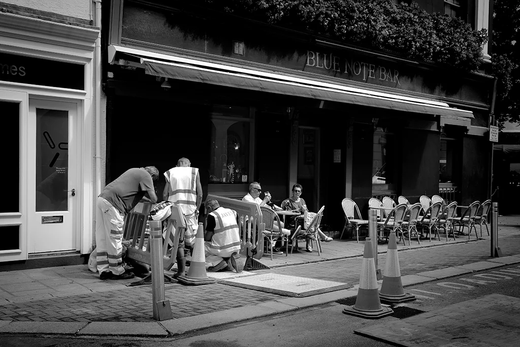 Scène de rue à Saint-Hélier sur l’île de Jersey, photographie de Pablo Arce