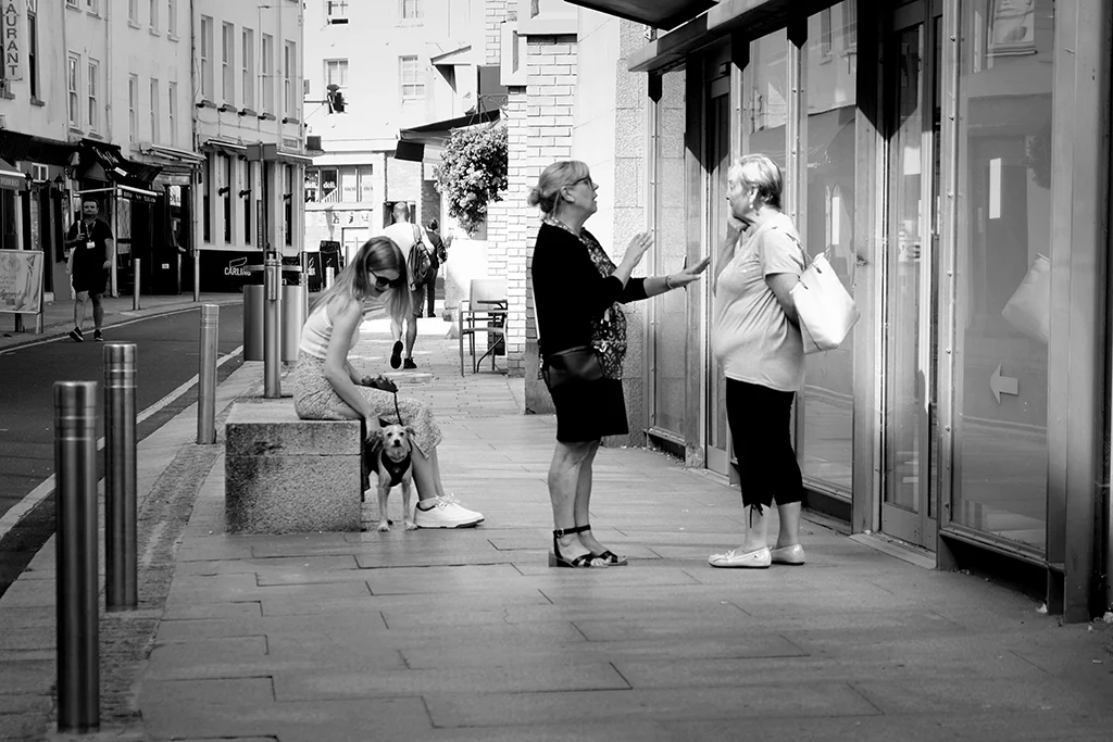 Scène de rue à Saint-Hélier sur l’île de Jersey, photographie de Pablo Arce